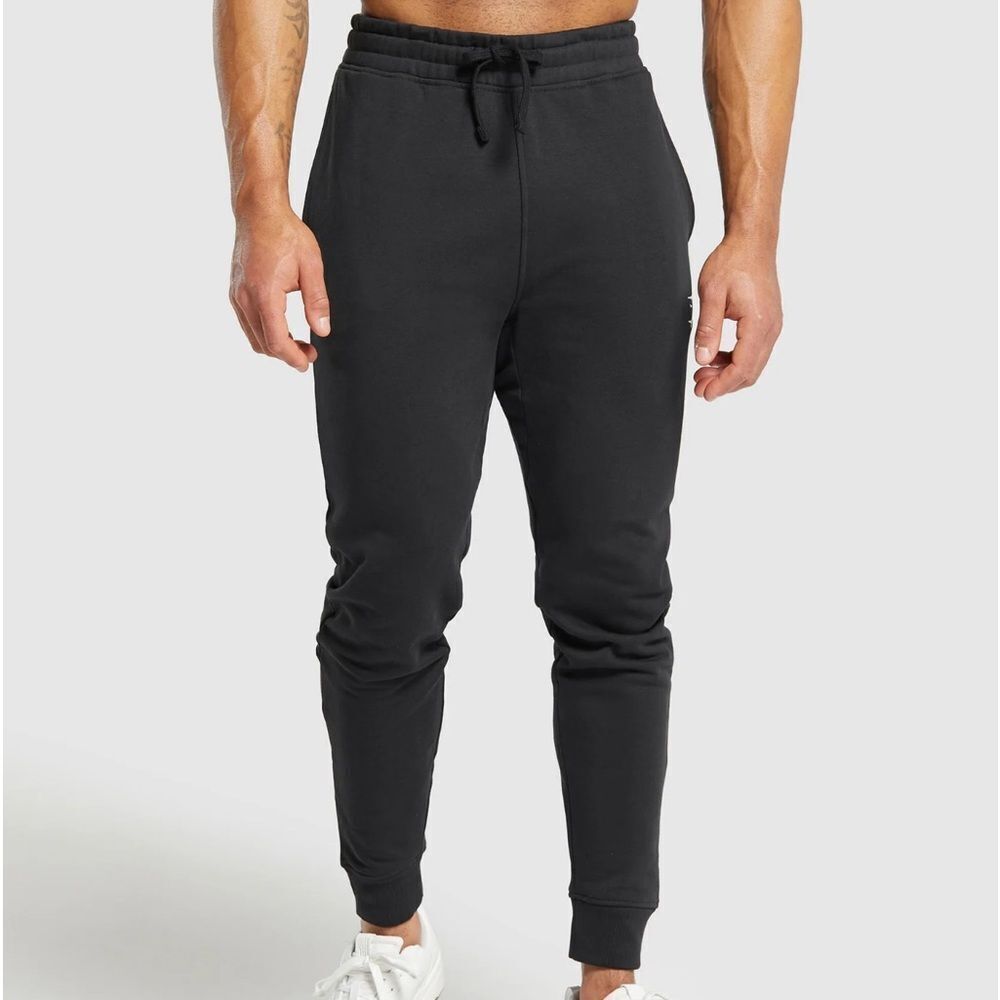 Gymshark CREST JOGGERS Black Medium NWT in packaging